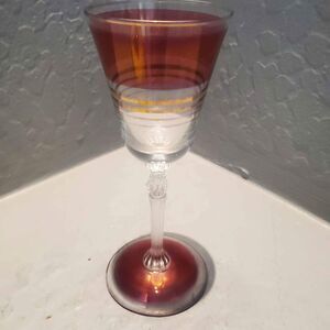 1 red and gold champagne glass